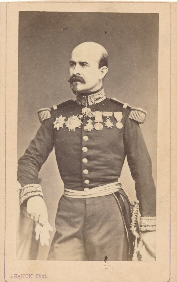 Photographies de personnalités militaires