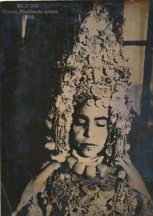 Photographie Femme Yémen costume tirage argentique époque 1976 belle dimension