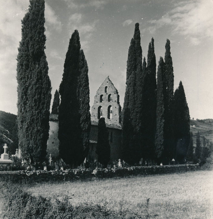 Jean Roubier paysage avec église romane photo argentique époque c. 1960-1970