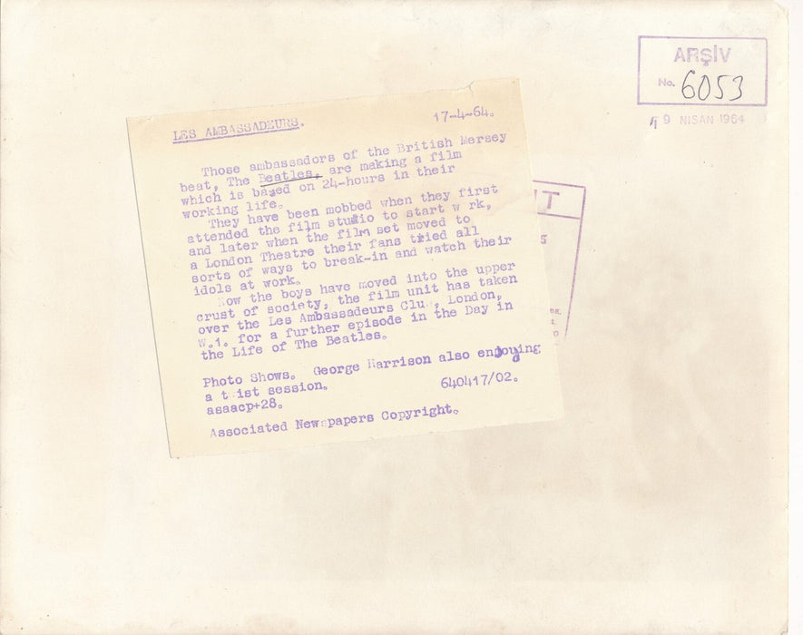 Les 4 Beatles dans les airs 2 photographie époque photo Harrison