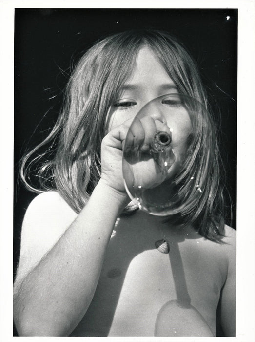fillette bulle savon 3 photographie argentique époque années 1960