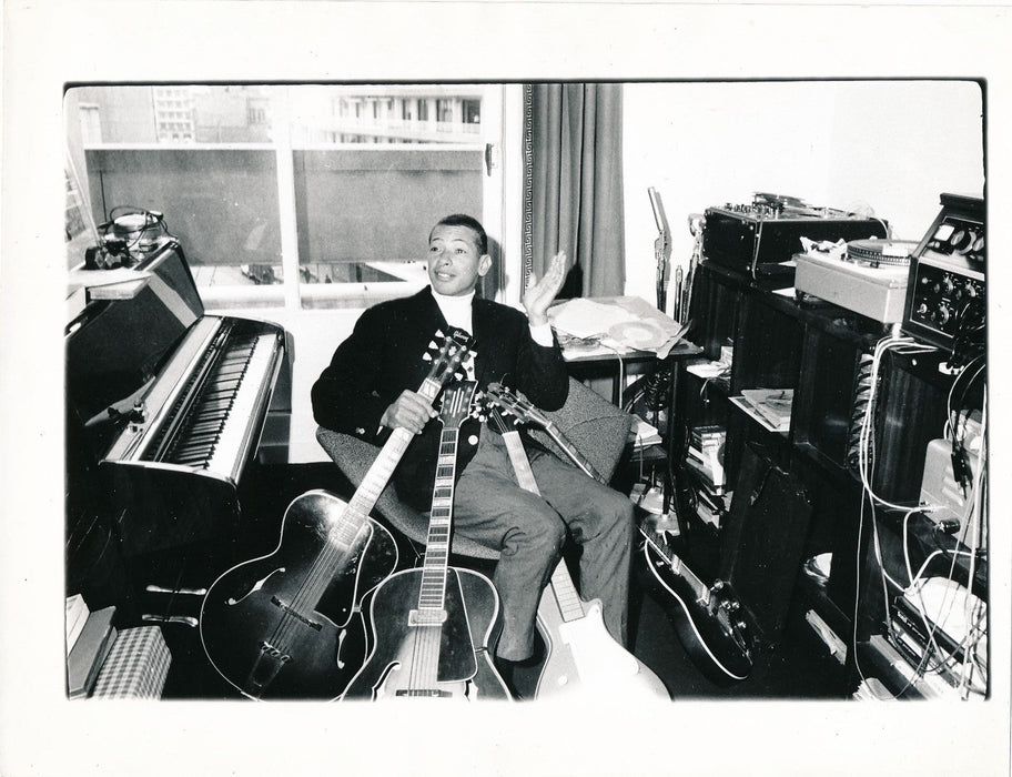 Photographie Henri Salvador, chanteur tirage argentique époque guitare