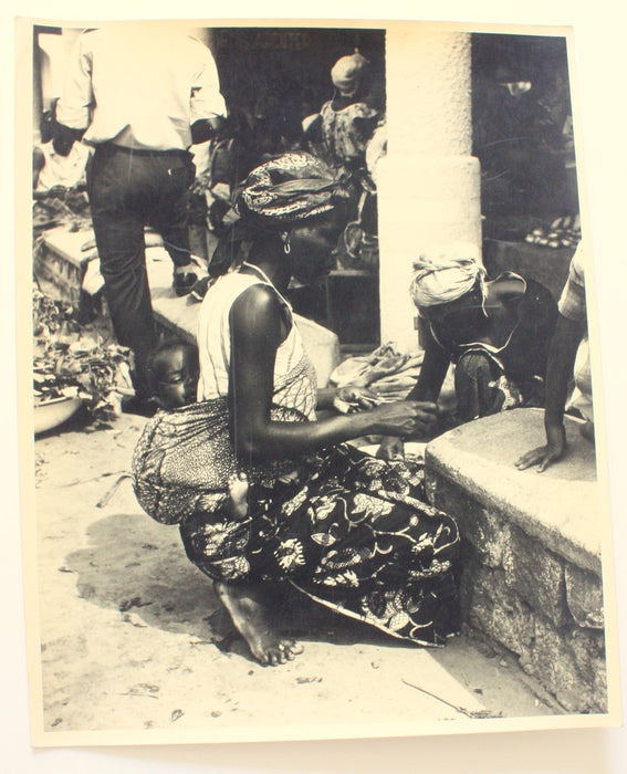 Photographie Afrique scène marché femme beau format argentique époque