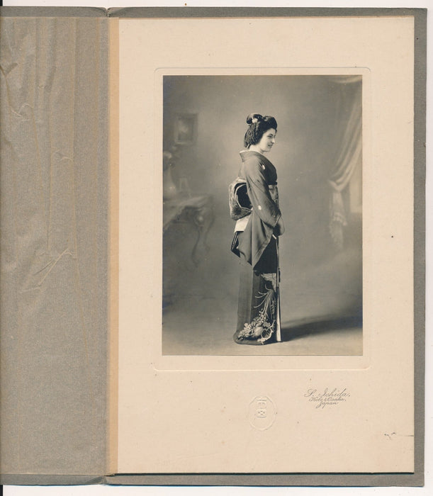 Studio Ichida Sota Kobe Japon 2 tirage argentiques v. 1914 Français costume