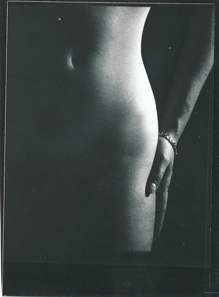 Photographie photo tirage argentique d'époque petit format main hanche sexy