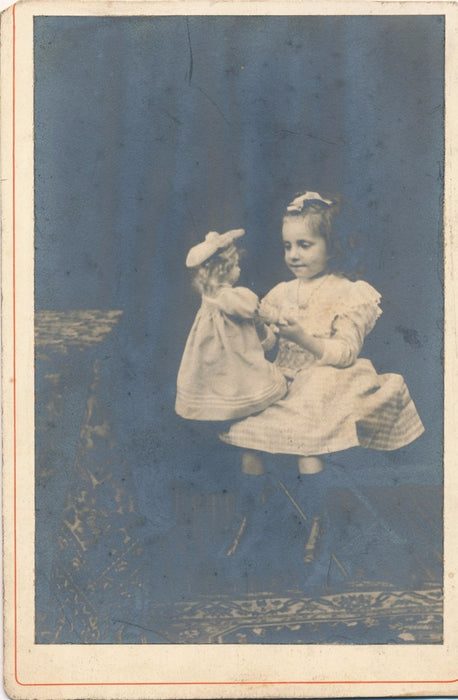Photographie carte cabinet fillette poupée vers 1920 photo