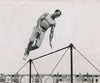 gymnaste photo photographie époque v. 1940 muscle homme saut jump