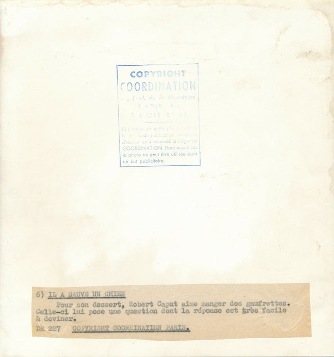 Fait divers Robert Caput sauvetage d’un chien 1957 photo photographie biscuit