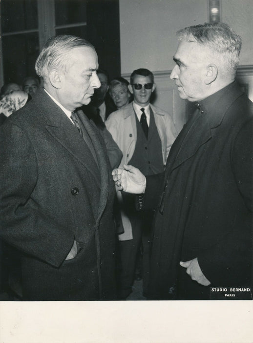 Georges Bidault avec le révérend père Lepoutre photographie argentique d'époque