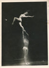 Cirque Médrano numéro danse acrobatique photo photographie v. 1940