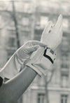 gants sport tabac blond avec porte cigarettes photo Pierre Boulat v. 1950 mode