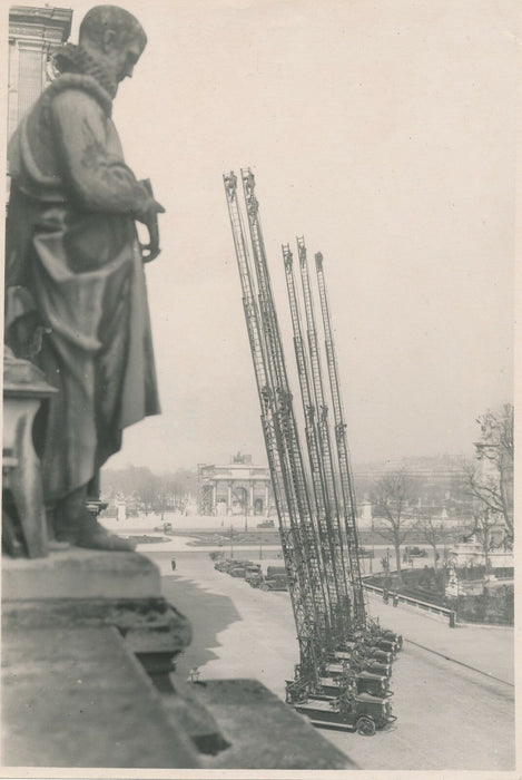 pompiers Paris grandes échelles démonstration Louvre photo photographie v. 1930