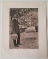 Rodin dans jardin Villa des Brillants v. 1908 photographe Gerschel héliogravure