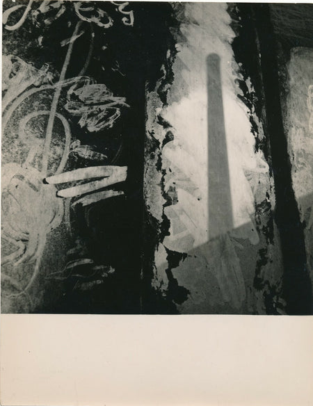 John CRAVEN  mur graffiti photo photographie époque architecture industrie