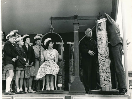 Prix de la propreté Poids savon tirage argentique  humour photo photographie TOL