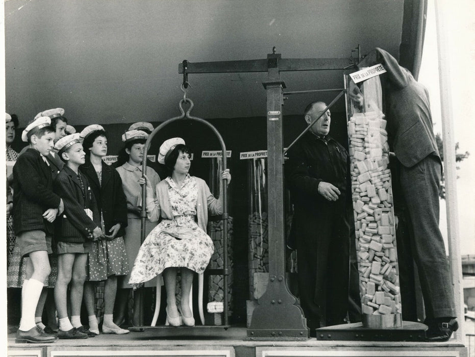 Prix de la propreté Poids savon tirage argentique  humour photo photographie TOL