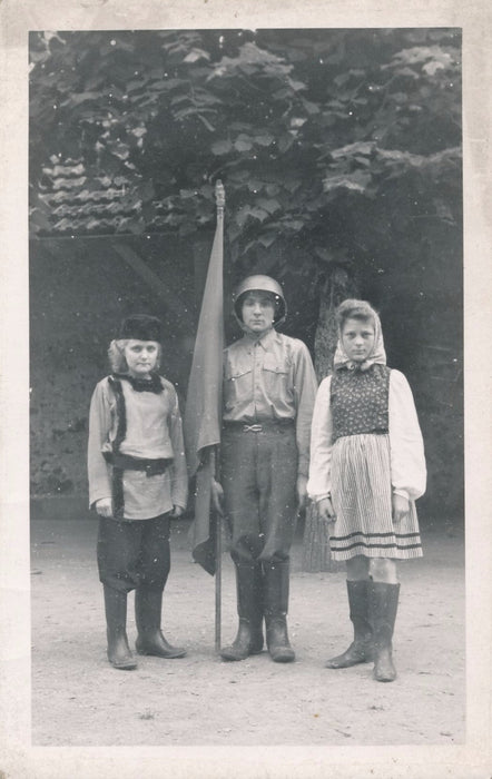 Guerre commémoration alliée enfants photo argentique d'époque X 3 v. 1945
