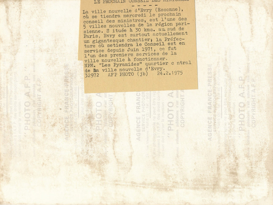 photo Evry Essonne Les Pyramides ville nouvelle architecture argentique époque