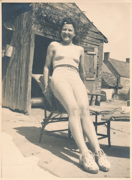 Portrait de femme au soleil, sourire. 2 photos photographie amateur maillot bain