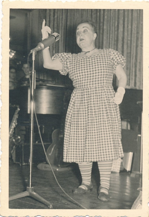 Spectacle travesti travestis 4 photos photographies photo v. 1960