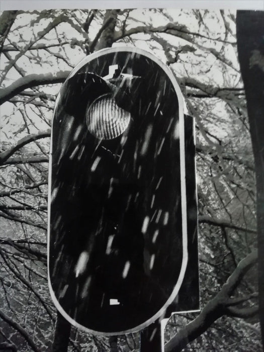 Photo collage : Hommes marchant sous la neige, fin des années 1970 argentique