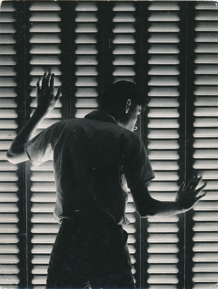 Marc FOUCAULT ombre store figure théâtre ? photo photographie époque portrait