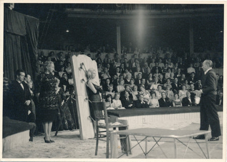 Cirque lanceur couteaux photo photographie époque v. 1960