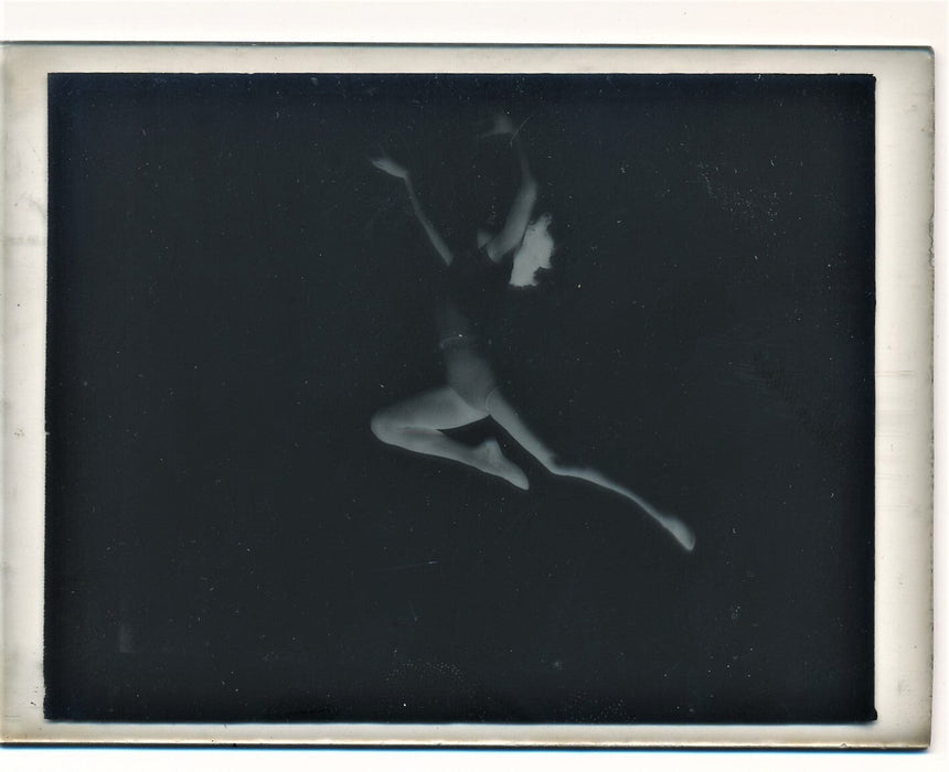Le saut femme Tirage argentique d’époque, années 1930 ET négatif verre