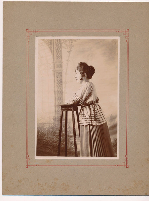 Femme vue de profil citrate vers 1920 vintage d'époque photographie