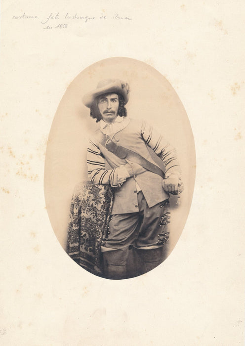 page reine costume 2 papier salé salt paper photo photographie 1858 Rouen