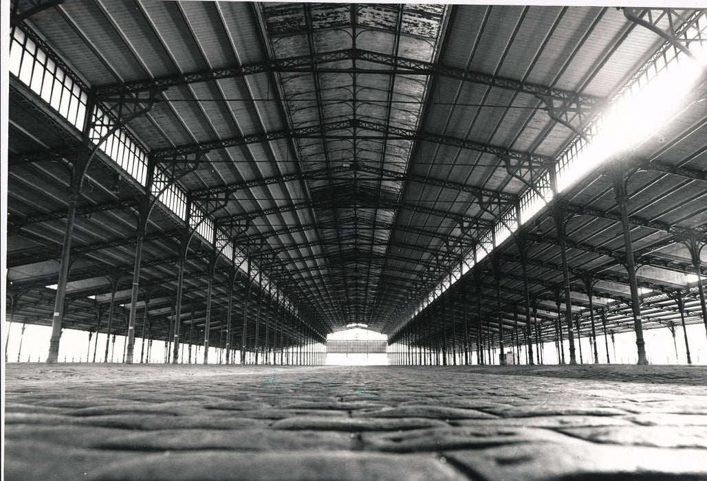 Halle de la Villette Paris photographie argentique d'époque 1980 architecture
