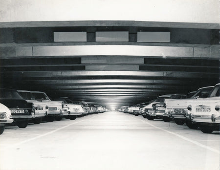Photographie parking voitures argentique d’époque années 1970 photo