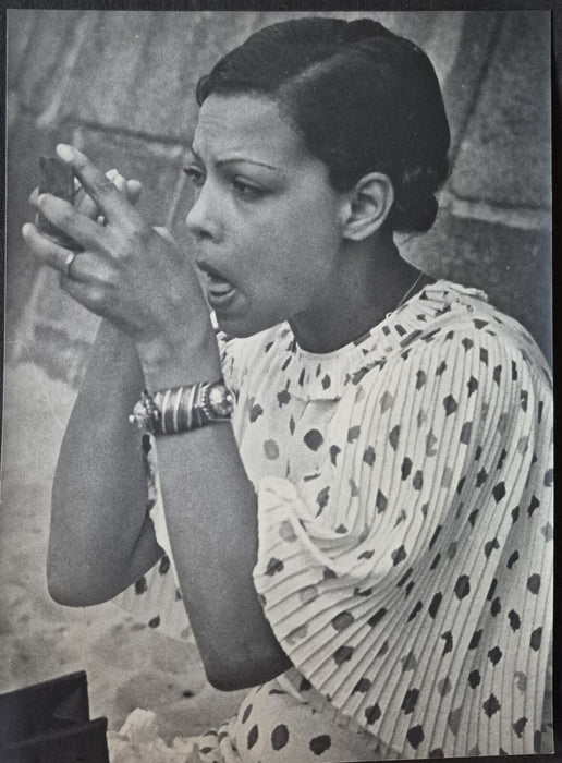 3 photo époque femme se maquillant années 30 mis en scène soigné photoghie