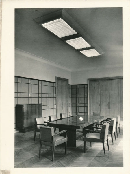 Luminaire et intérieur et table de réunion  photo photographie Borremans v. 1930