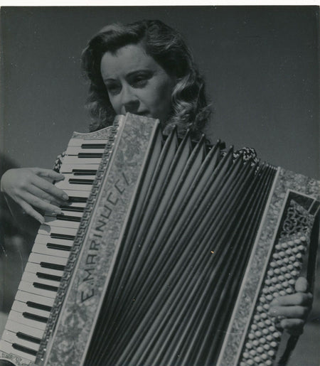joueuse accordéon E. Marinucci Pierre BOUCHER photo photographie