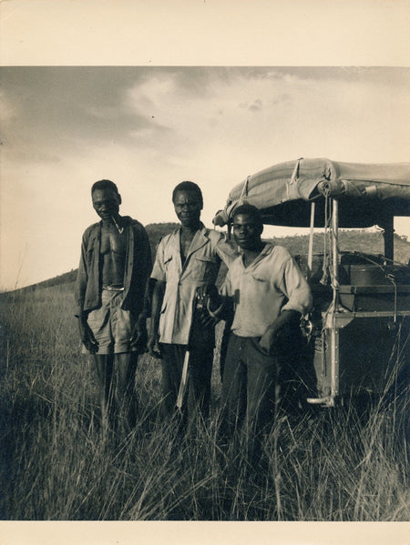 Congo Afrique hommes et voiture Air France reportage photo argentique époque