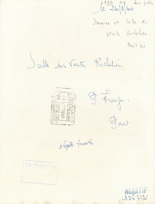 Salle ventes Drouot Richelieu objets trouvés musique photo 2 photographies