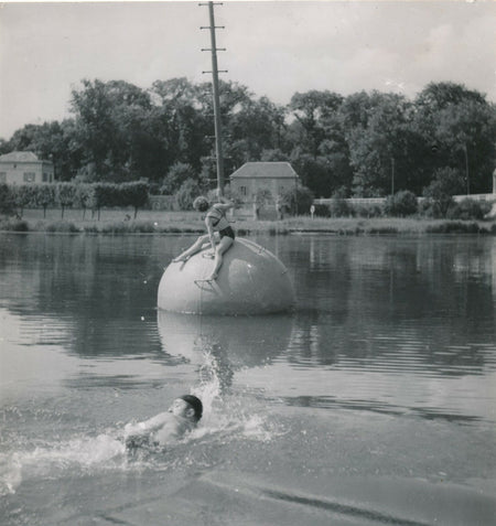 La Marne bouée plongeoir photo photographie attribution Denise Bellon