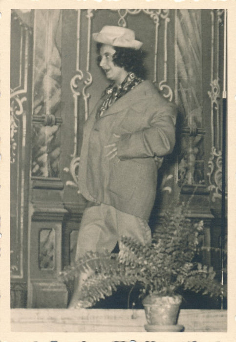 Spectacle travesti travestis 4 photos photographies photo v. 1960