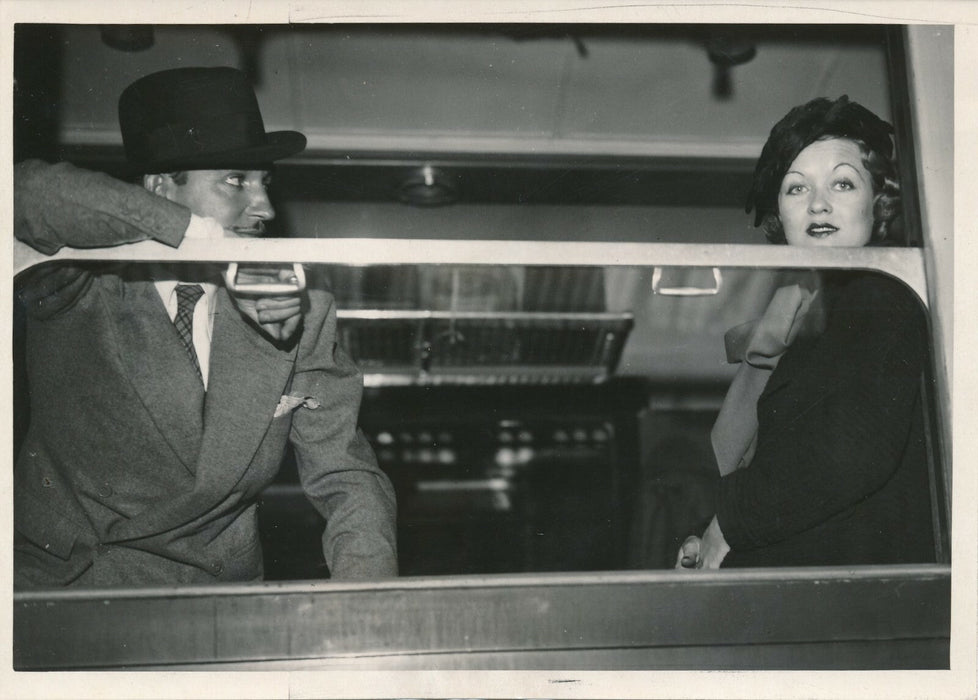 Henry de LA FALAISE Constance BENNETT 1934 photo photographie beau regard 