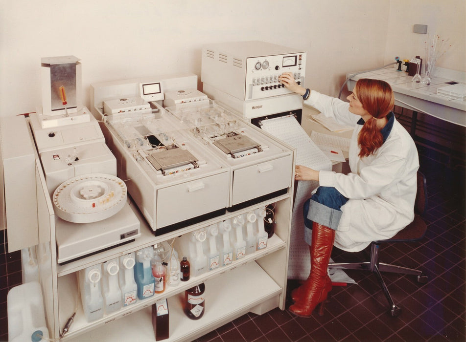 Hôpital Jean Verdier tirage couleur v. 1970 laboratoire d’hématologie photo