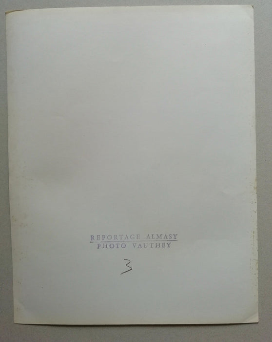 Femme au micro meeting photographie argentique époque vers 1960  Almasy Vauthey 
