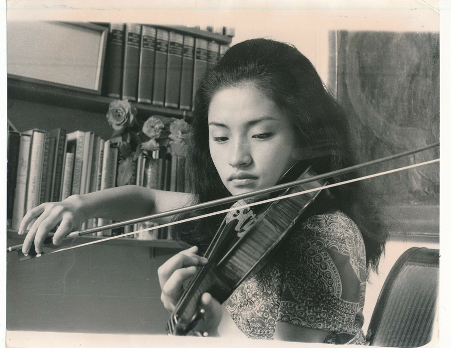 CHUNG KYUNG WHA violoniste sud coréenne photo photographie éopque 1972