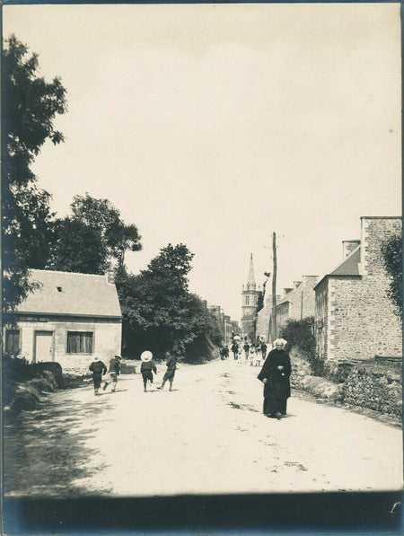 Campagne village femme coiffe enfant photo argentique époque v. 1920