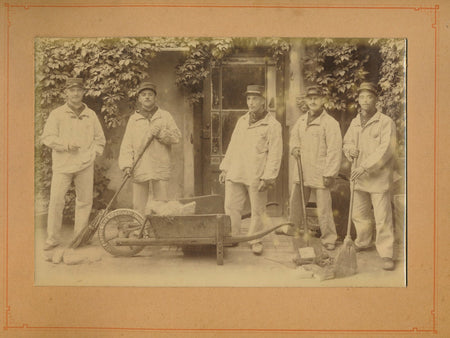 balai nettoyage brouette écriture humour albumine c. 1890 photo photographie