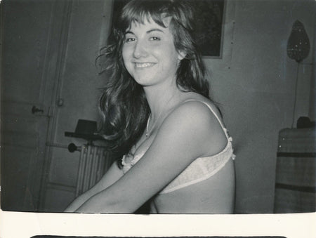 photo jeune fille soutien gorge argentique époque snapshot amateur sexy