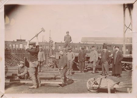 Chemin de fer pose de rails photot photographie époque v. 1910