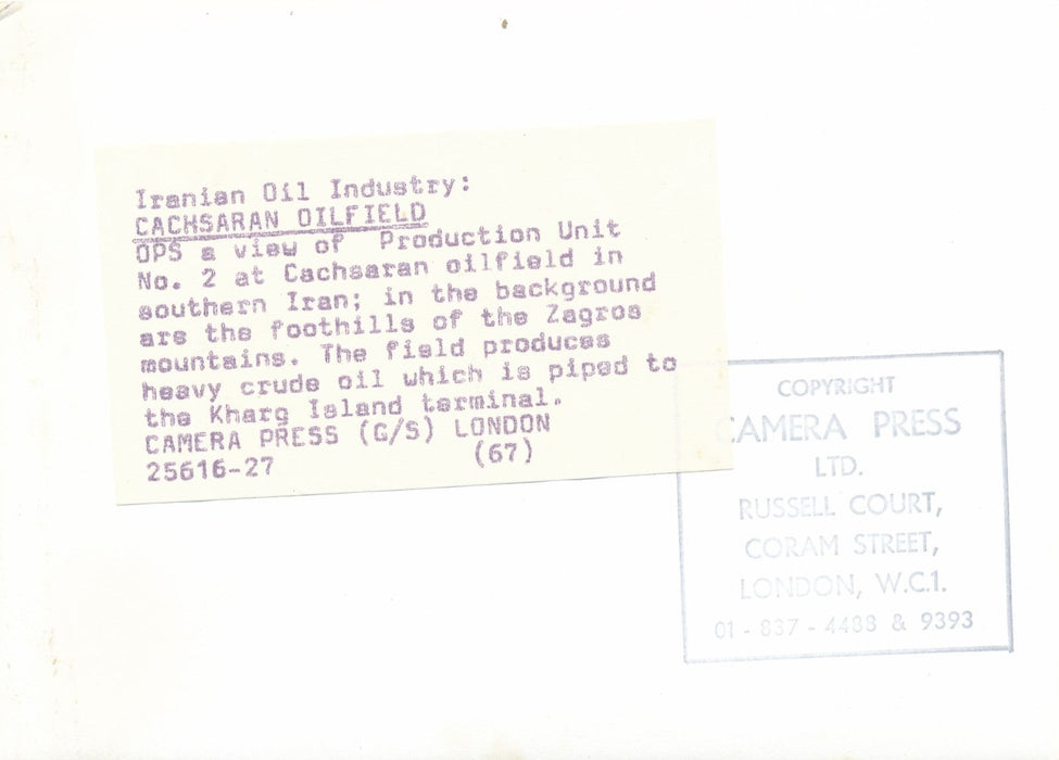 Raffinerie pétrole à Cachsaran Iran A montagnes Zagros photo argentique époque