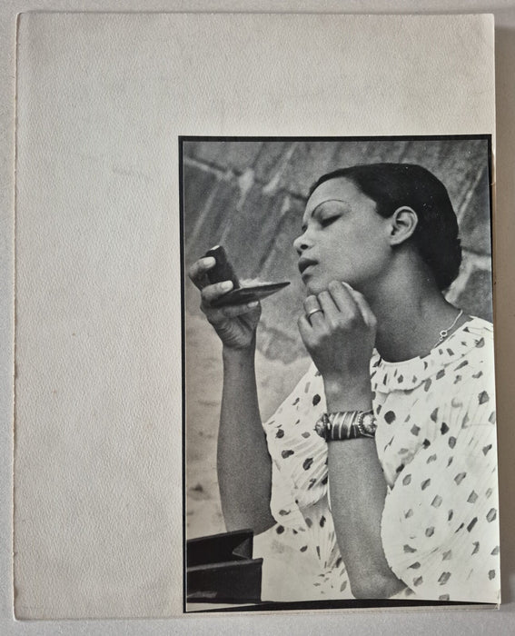 3 photo époque femme se maquillant années 30 mis en scène soigné photoghie