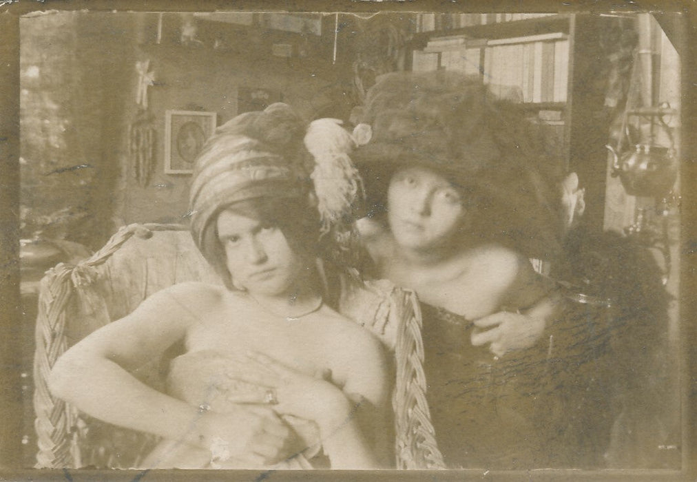 jeunes filles comédiennes  chapeaux snapshot regard sexy photo photographie